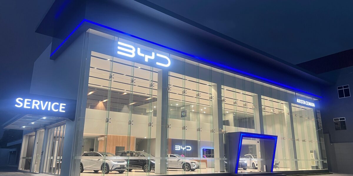 Showroom BYD Cemara Night