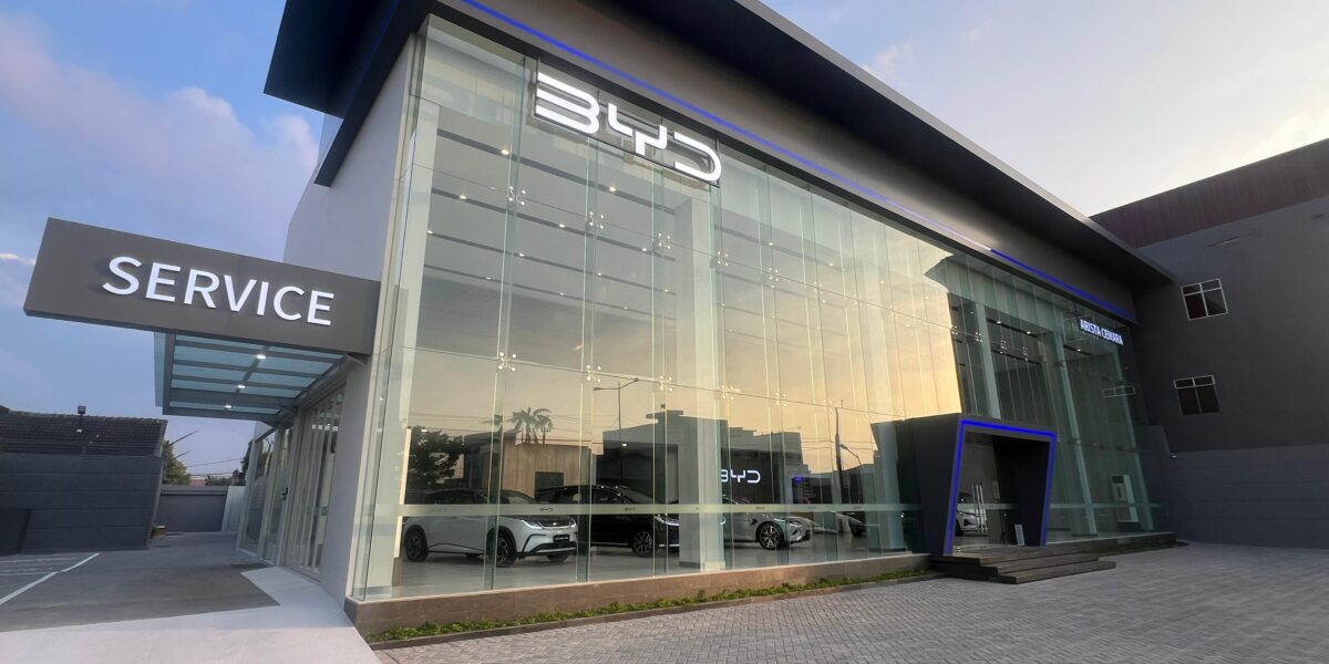 Showroom BYD Cemara Day